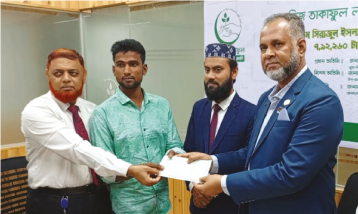 আকিজ তাকাফুল লাইফের মৃত্যুদাবীর চেক হস্তান্তর